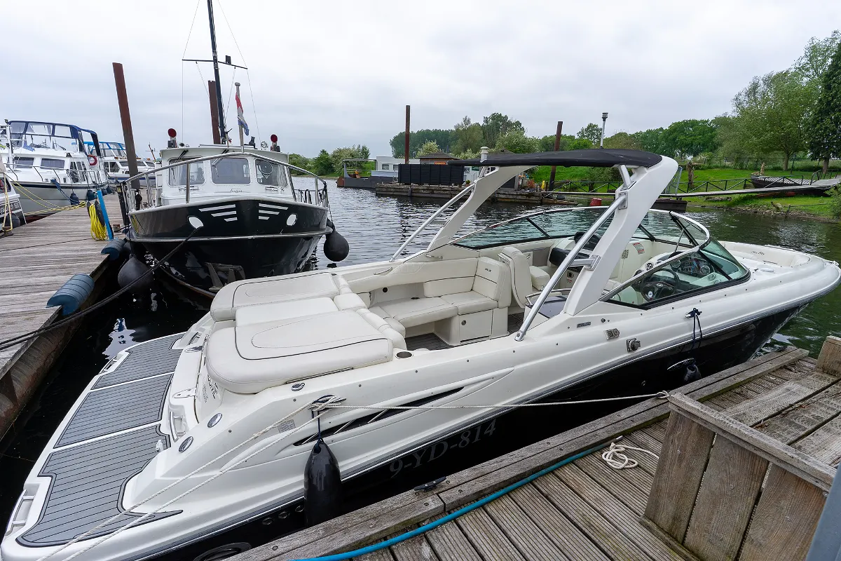 Sea Ray 270 SLX 14