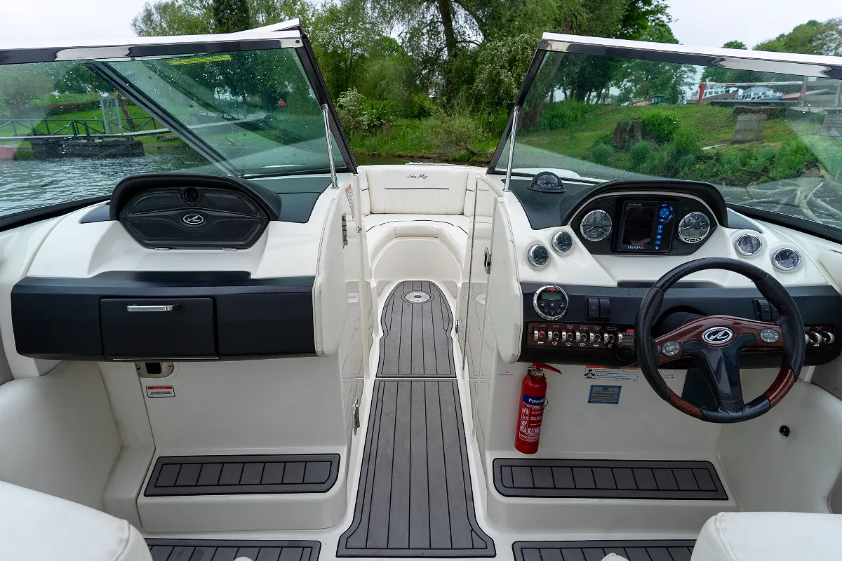 Sea Ray 270 SLX 7