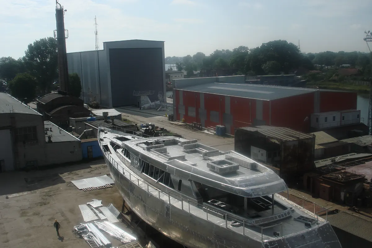 NO RESERVE: Casco Barracuda Design 45m 8