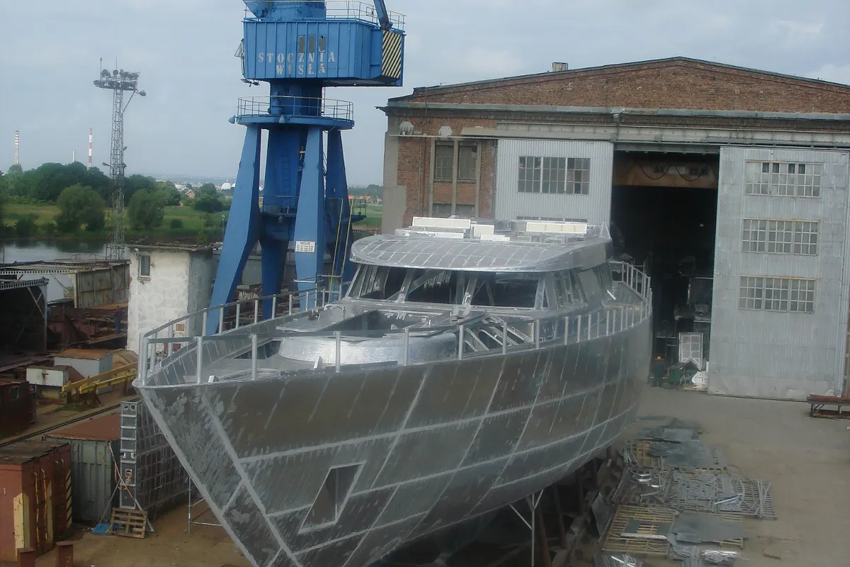 NO RESERVE: Casco Barracuda Design 45m 23