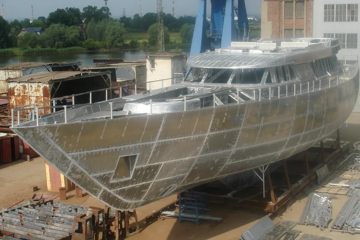 NO RESERVE: Casco Barracuda Design 45m 10