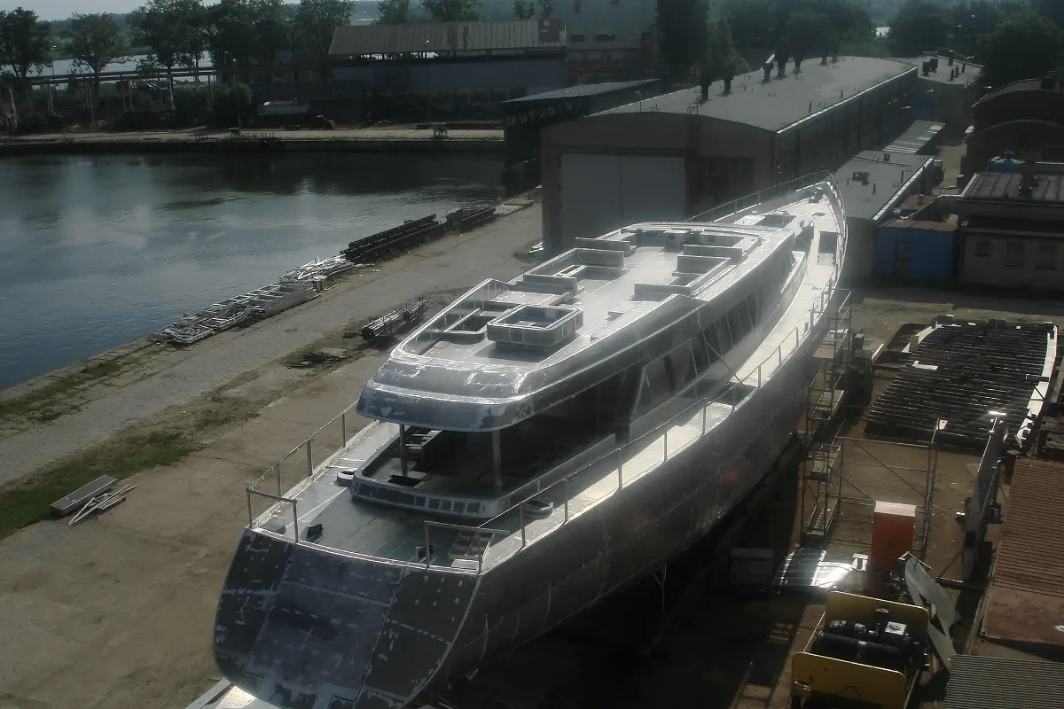 NO RESERVE: Casco Barracuda Design 45m 6