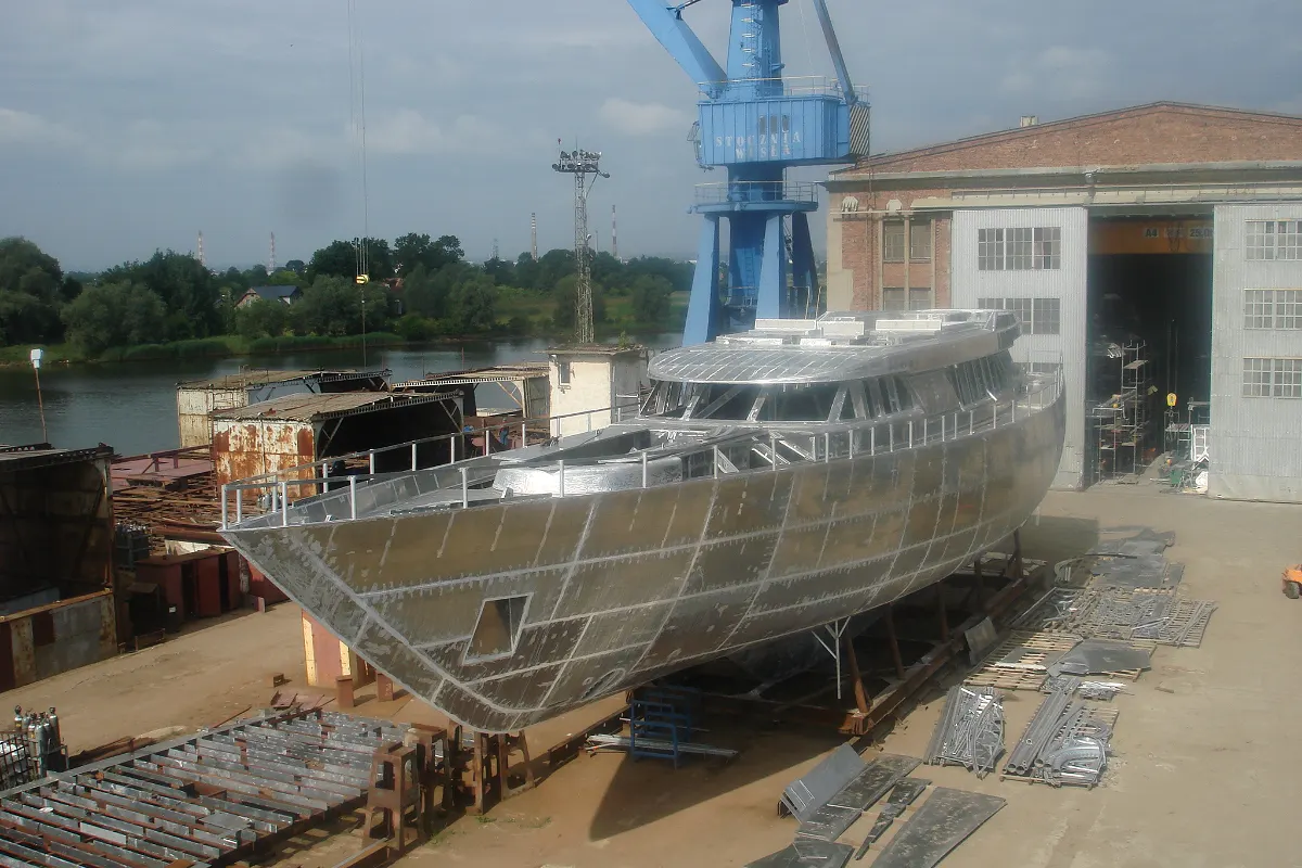 NO RESERVE: Casco Barracuda Design 45m 2