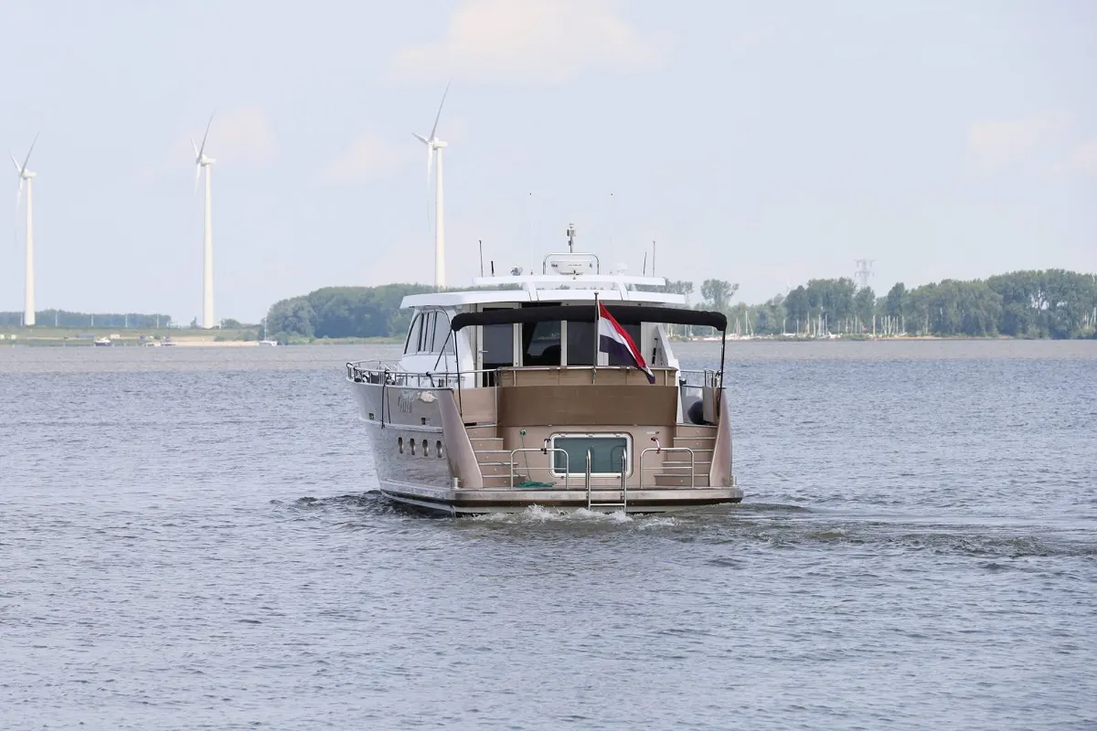 Van Den Hoven Executive 1700 2