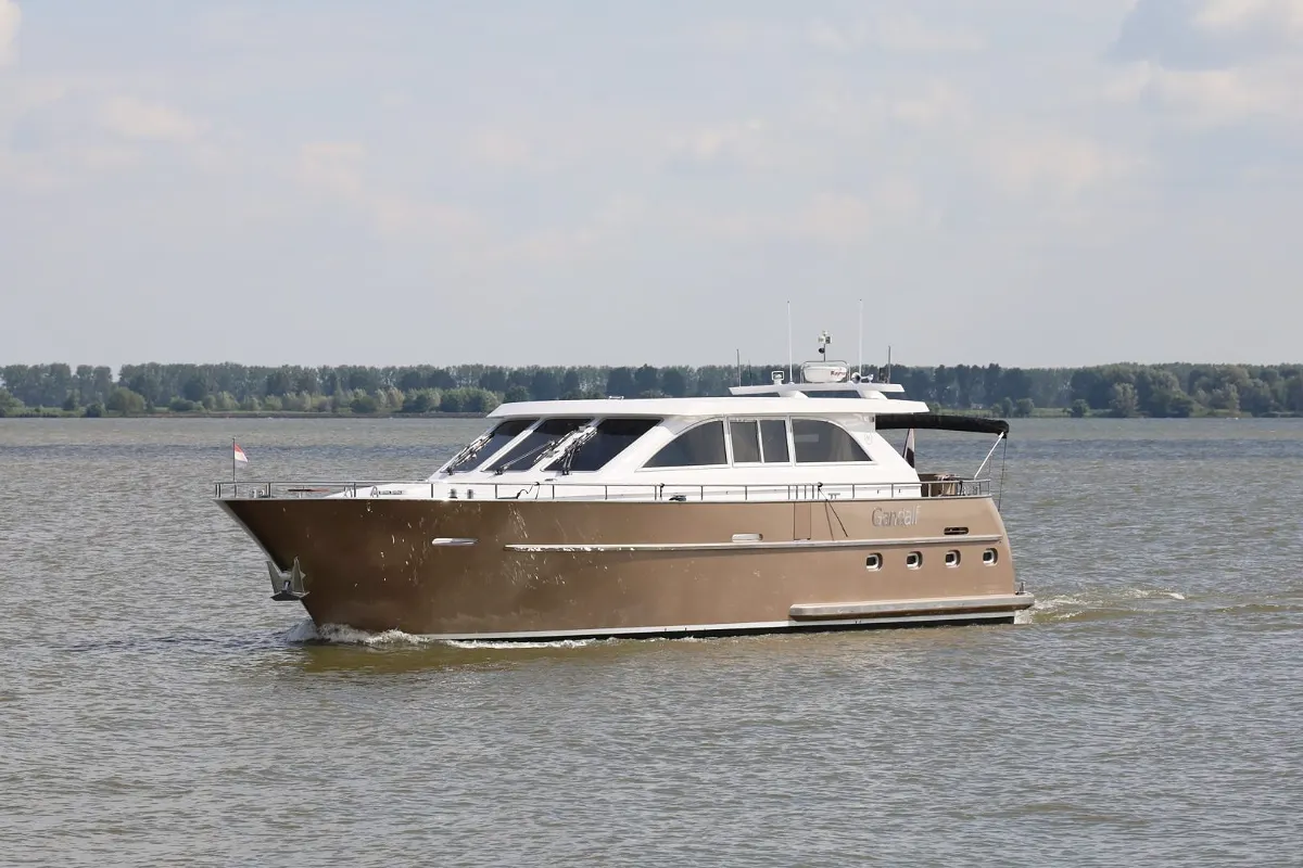 Van Den Hoven Executive 1700 3