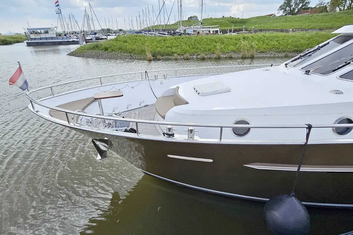 Van Den Hoven Executive 1700 9