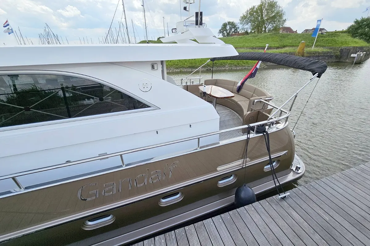Van Den Hoven Executive 1700 10