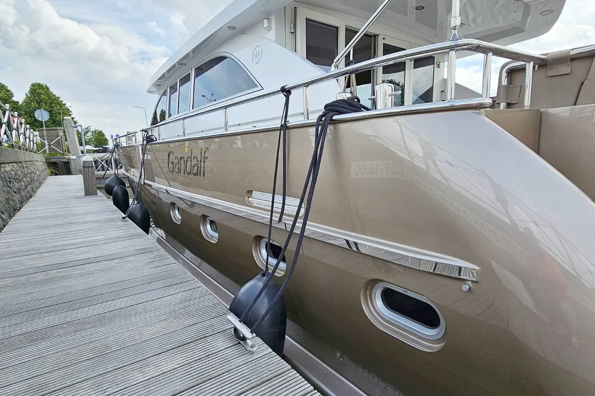 Van Den Hoven Executive 1700 12