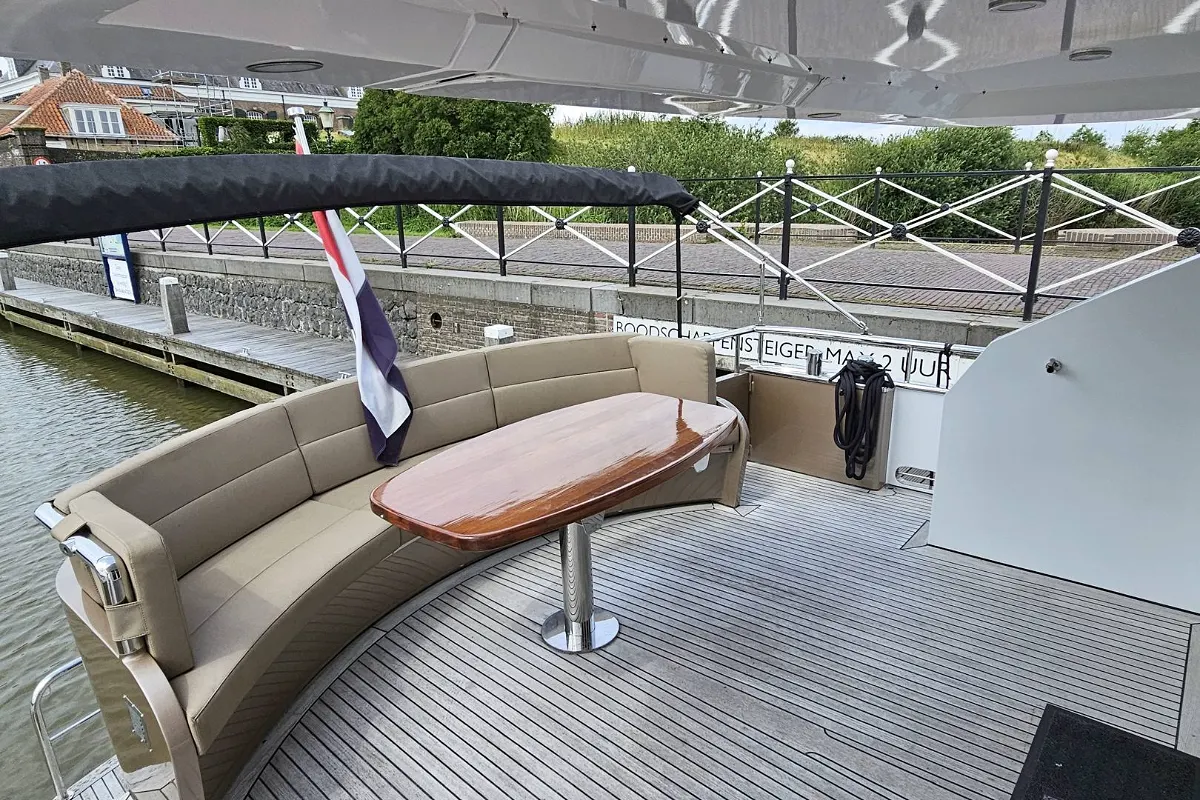 Van Den Hoven Executive 1700 18