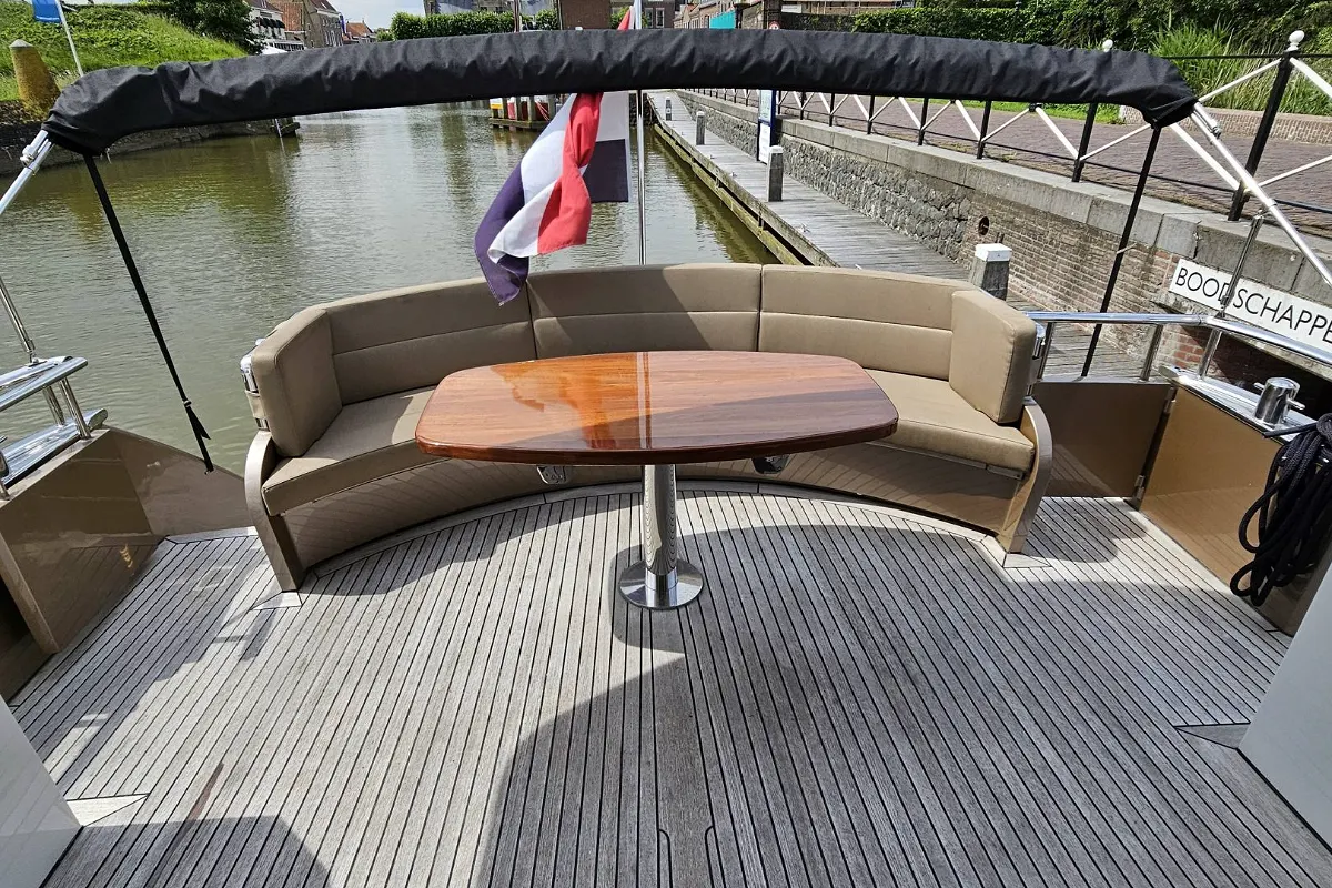Van Den Hoven Executive 1700 19