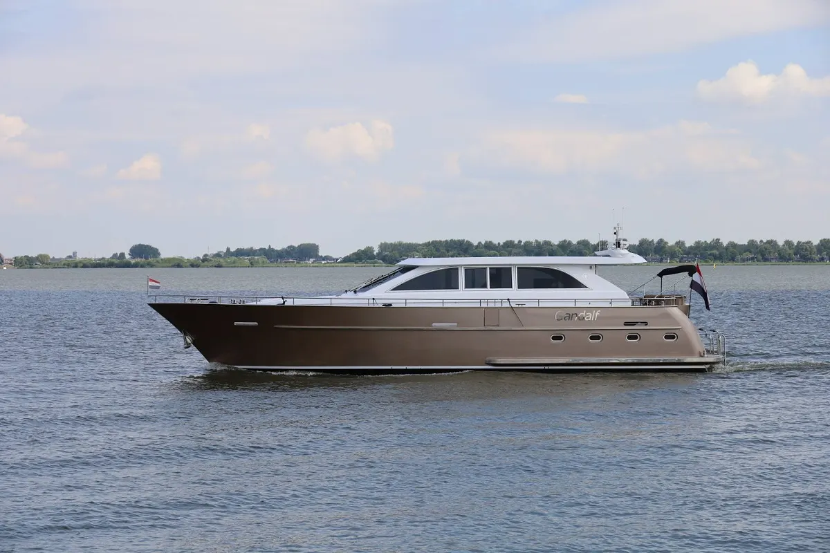 Van Den Hoven Executive 1700 24