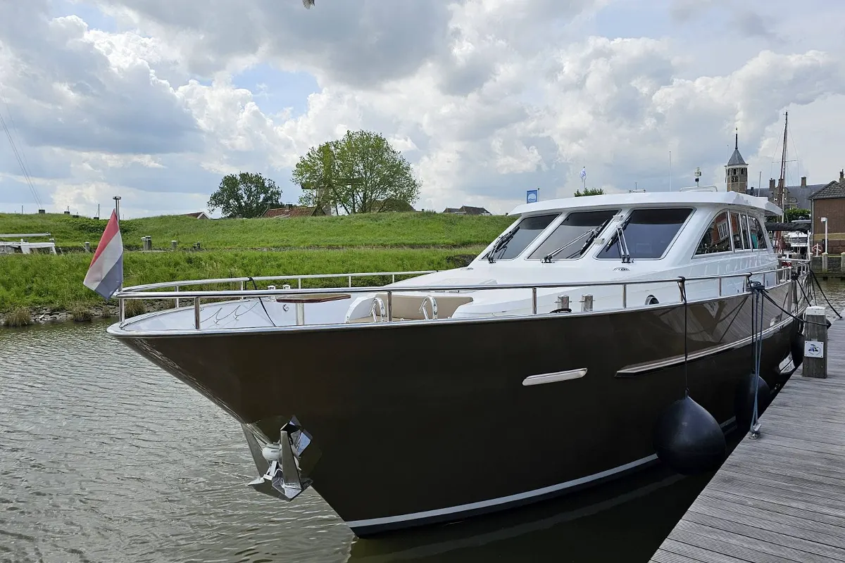Van Den Hoven Executive 1700 28