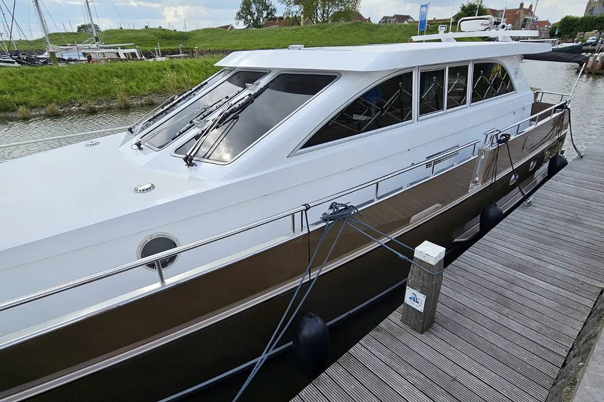 Van Den Hoven Executive 1700 30