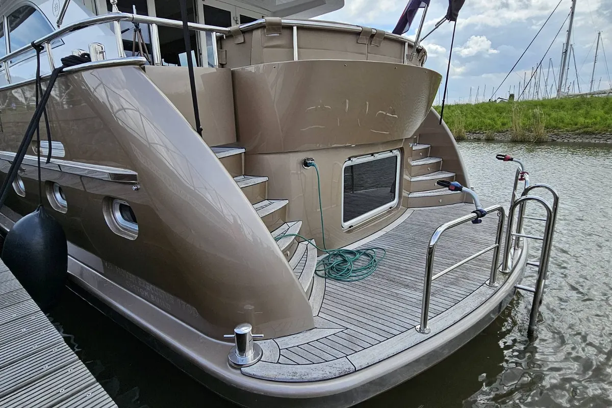 Van Den Hoven Executive 1700 33