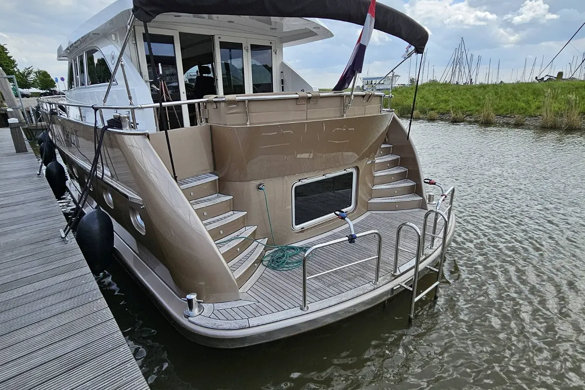 Van Den Hoven Executive 1700 34