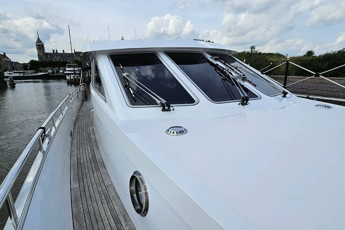 Van Den Hoven Executive 1700 38