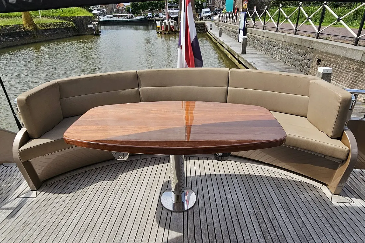 Van Den Hoven Executive 1700 55