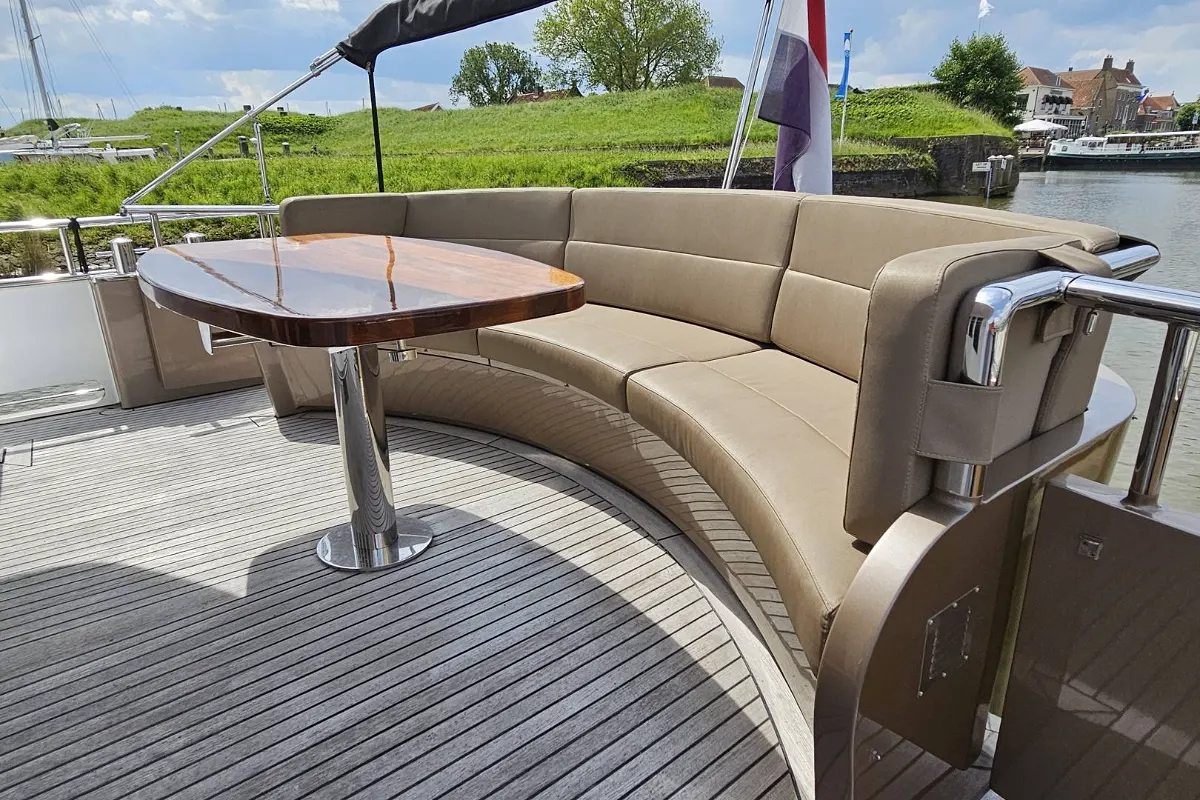 Van Den Hoven Executive 1700 58