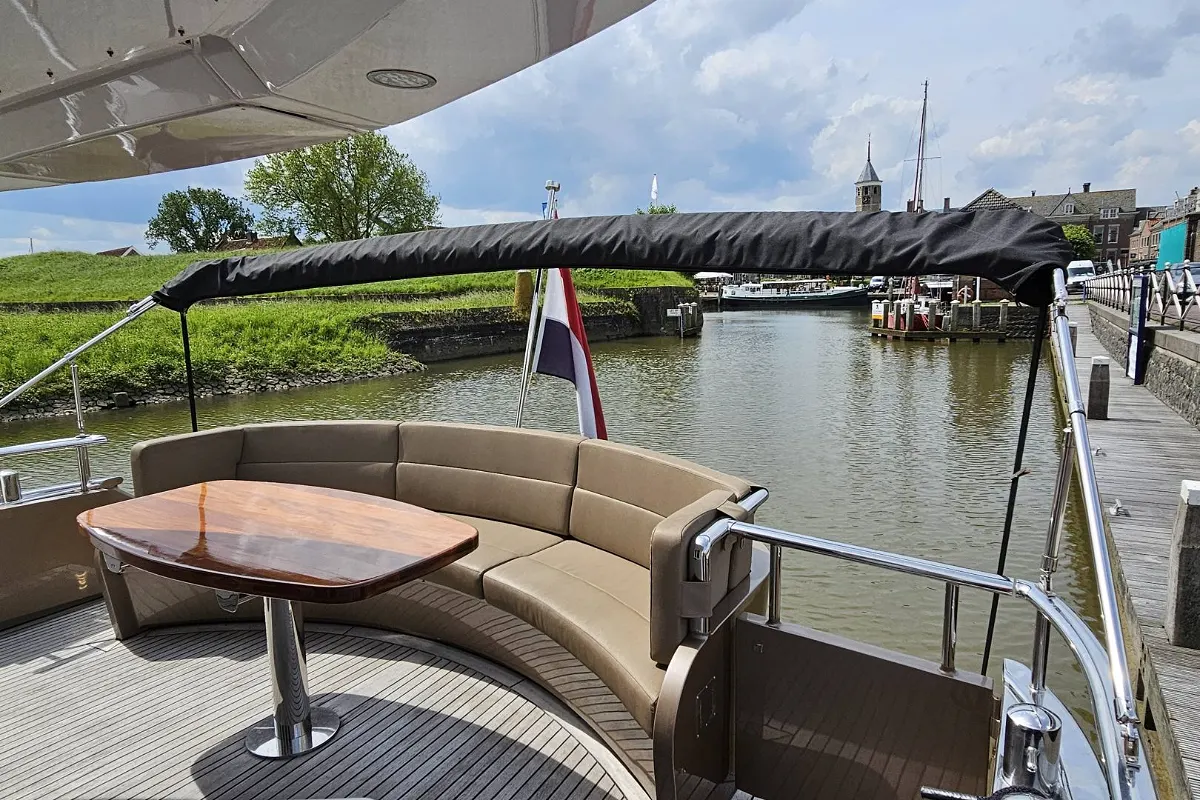 Van Den Hoven Executive 1700 59