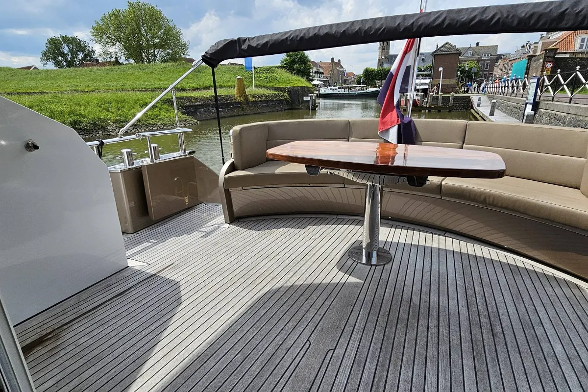 Van Den Hoven Executive 1700 63