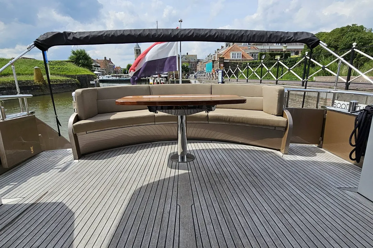 Van Den Hoven Executive 1700 65