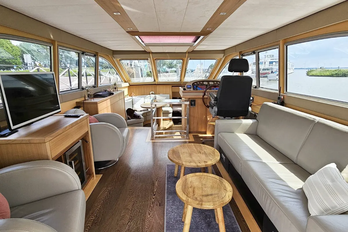 Van Den Hoven Executive 1700 75