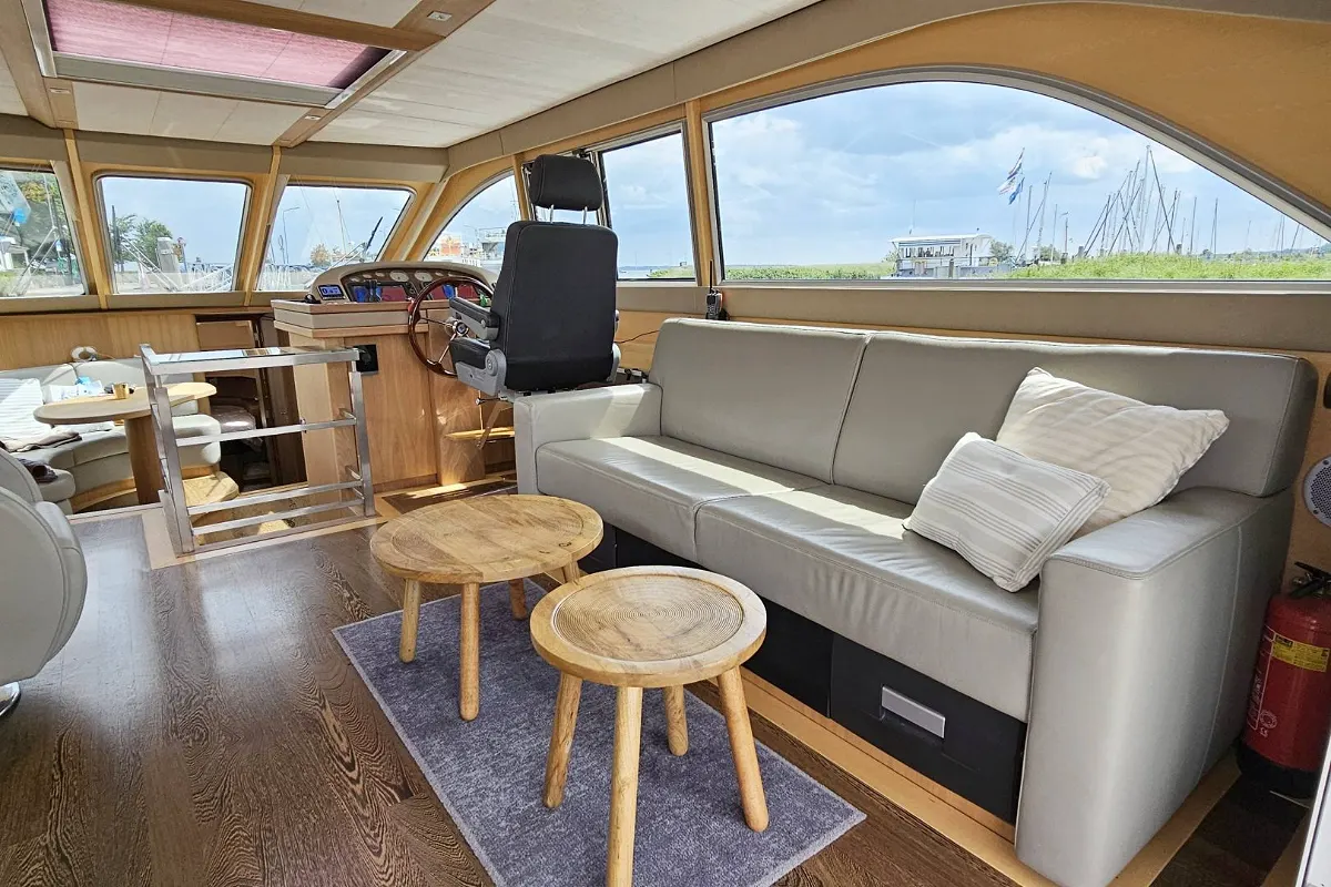Van Den Hoven Executive 1700 76