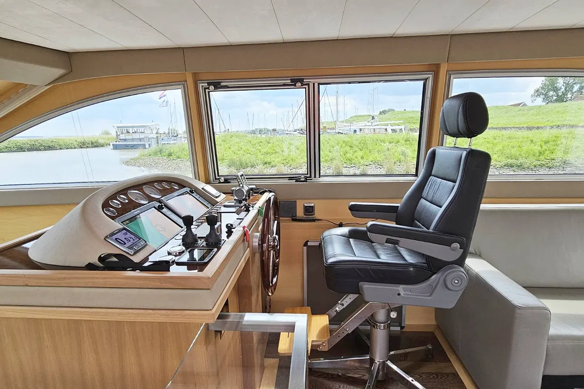 Van Den Hoven Executive 1700 78