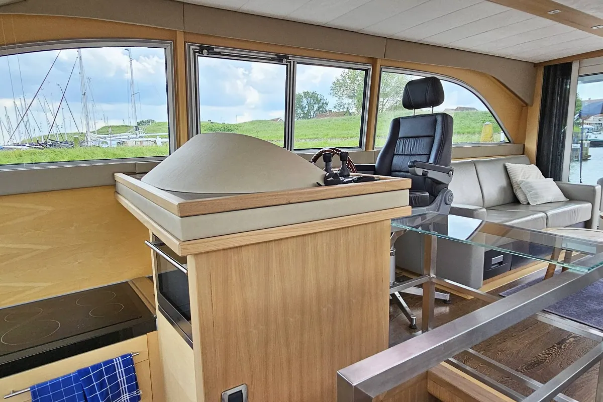 Van Den Hoven Executive 1700 80