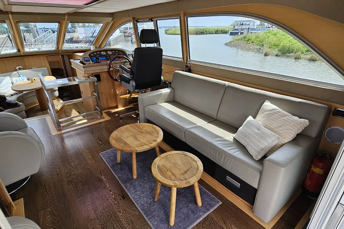 Van Den Hoven Executive 1700 93