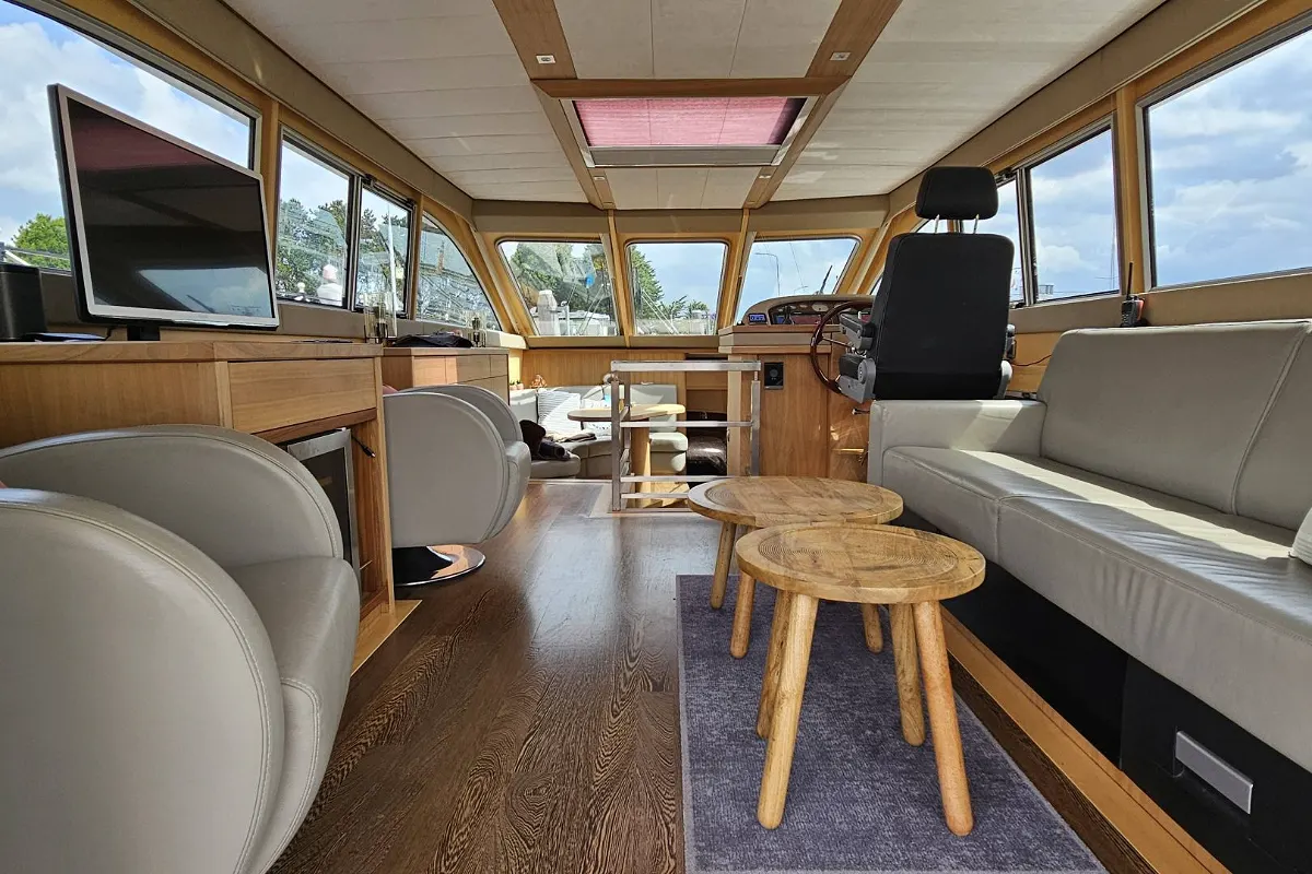Van Den Hoven Executive 1700 94