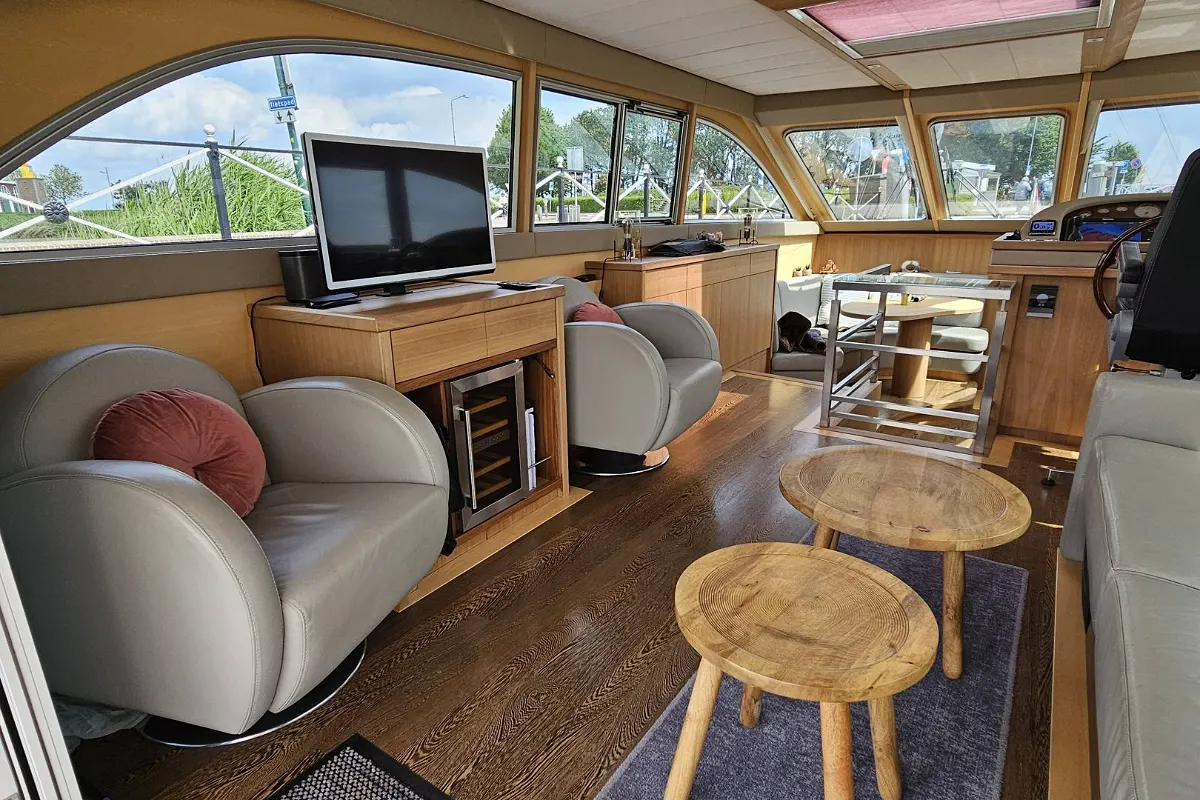 Van Den Hoven Executive 1700 95