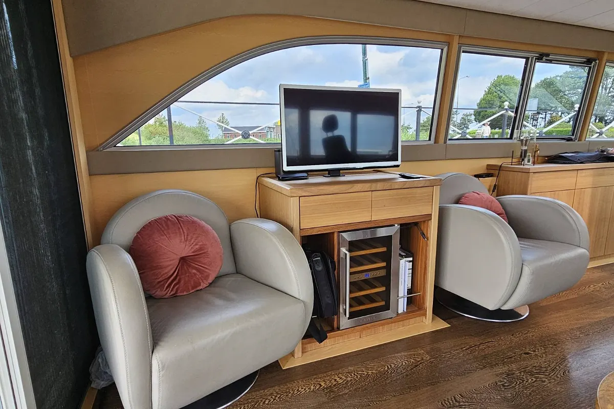 Van Den Hoven Executive 1700 96