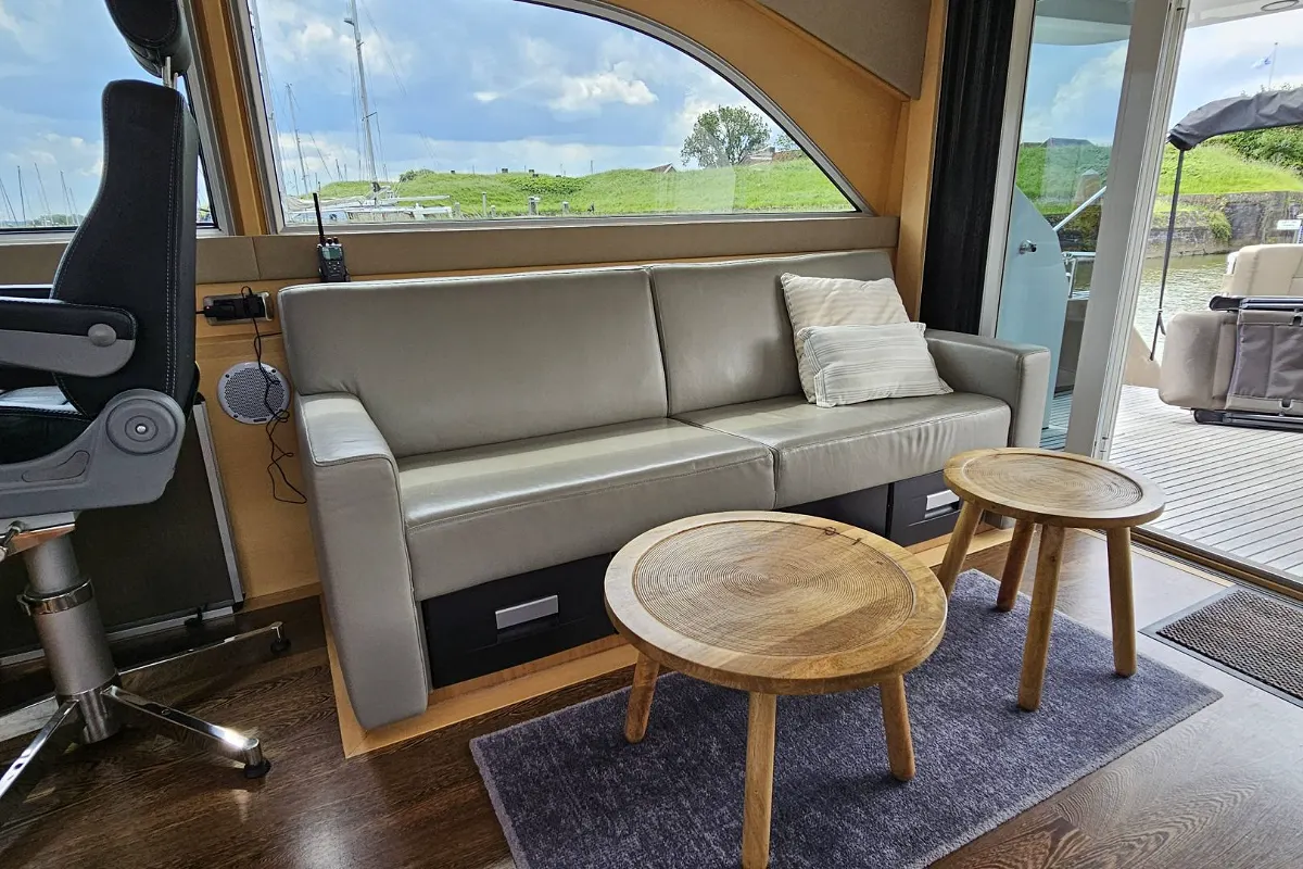 Van Den Hoven Executive 1700 98