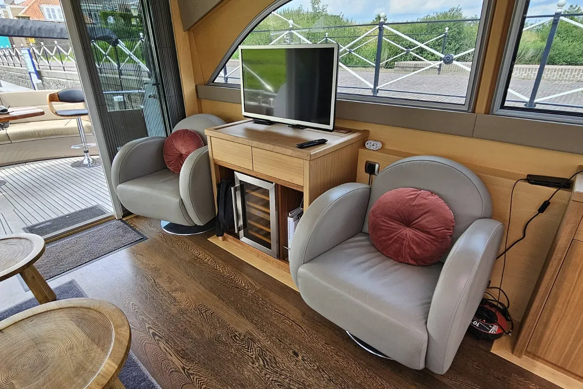 Van Den Hoven Executive 1700 100