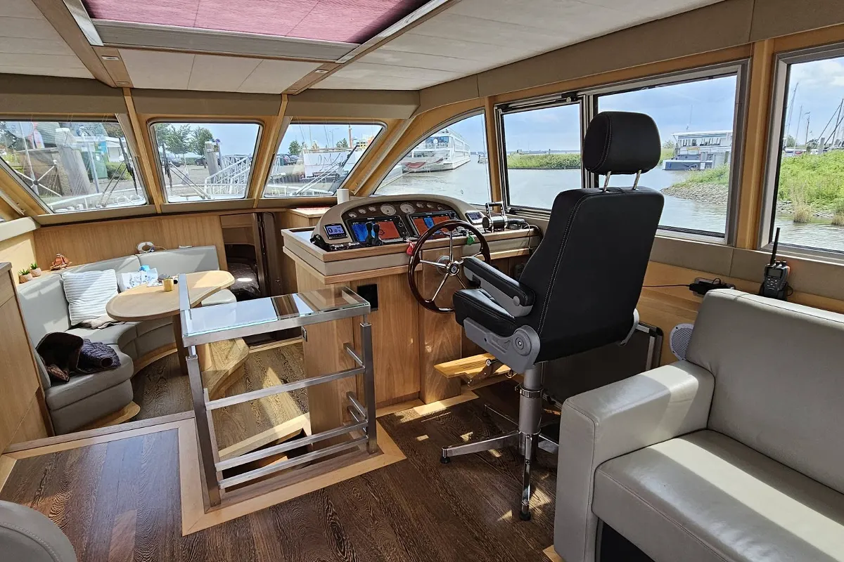 Van Den Hoven Executive 1700 101