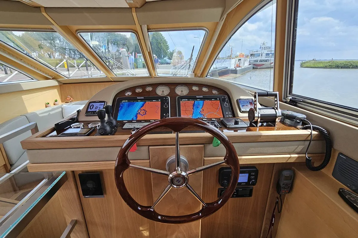 Van Den Hoven Executive 1700 104