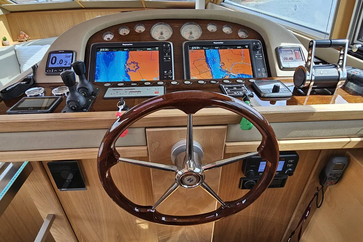 Van Den Hoven Executive 1700 105