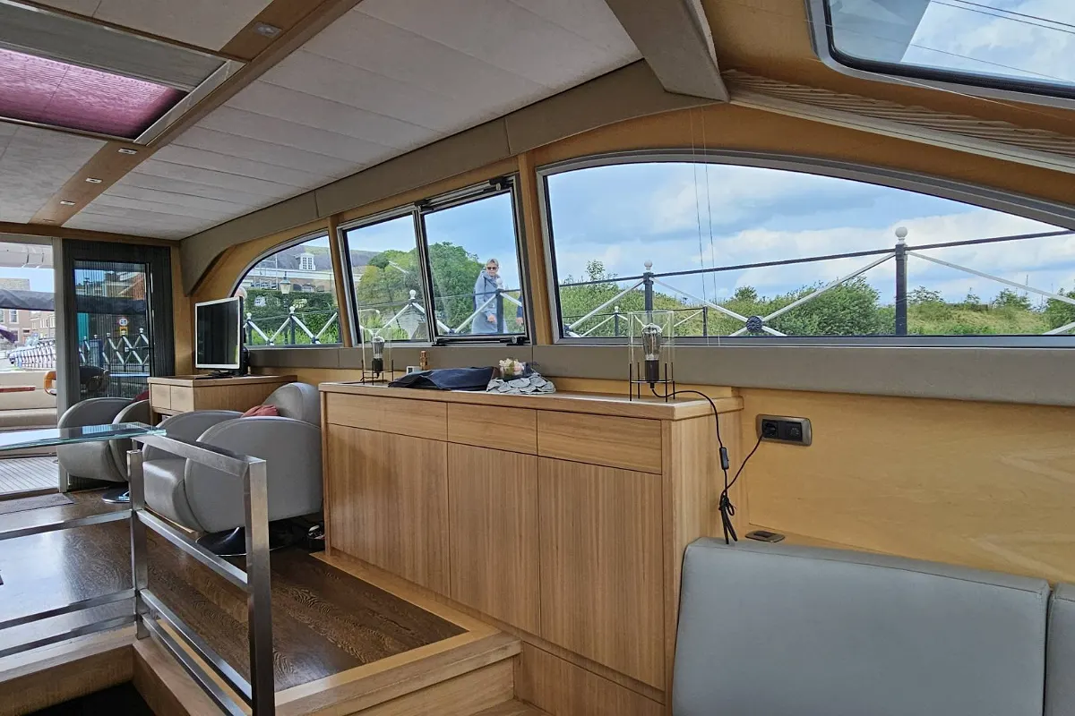 Van Den Hoven Executive 1700 116