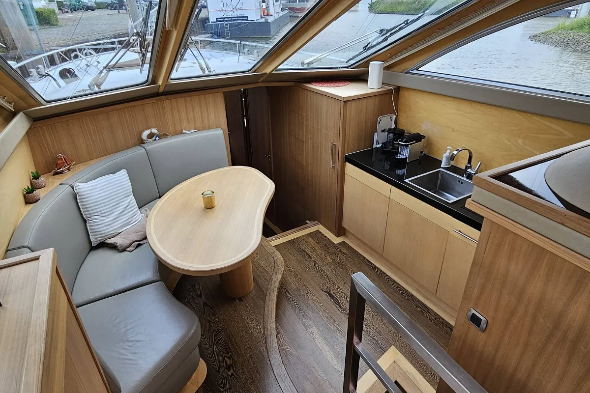 Van Den Hoven Executive 1700 120