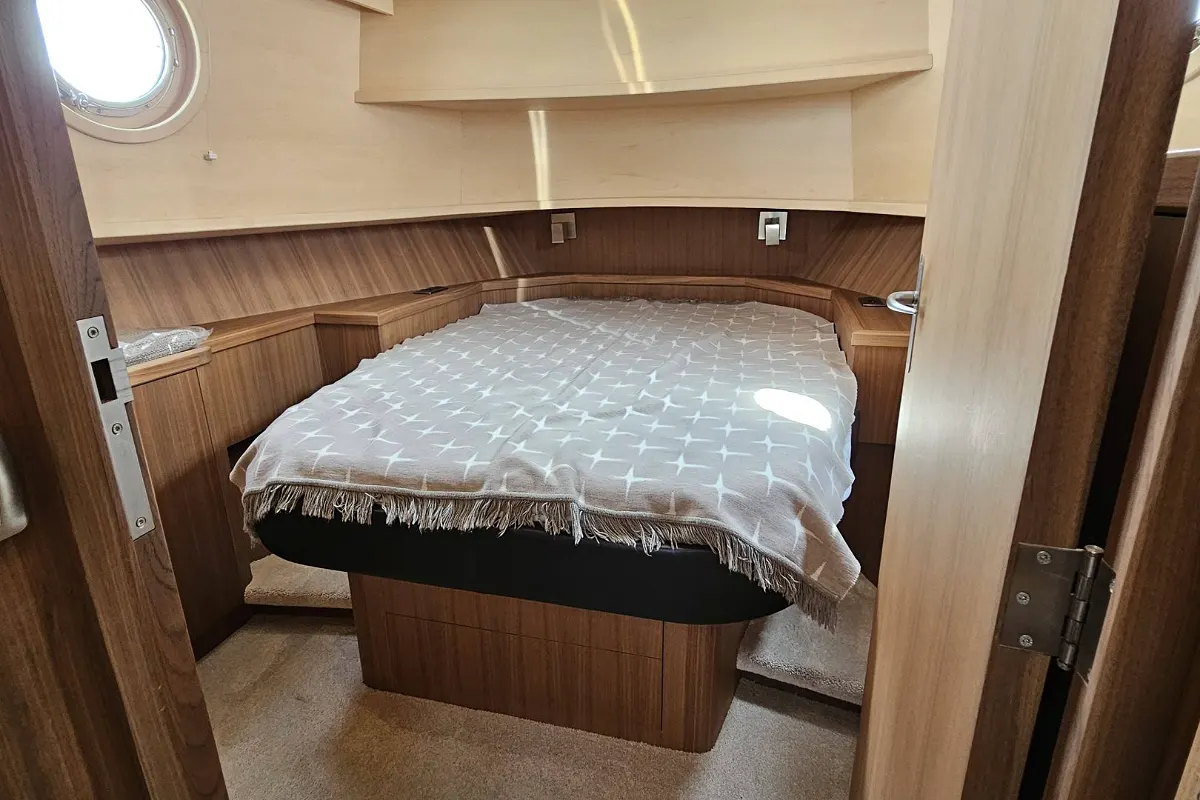 Van Den Hoven Executive 1700 135