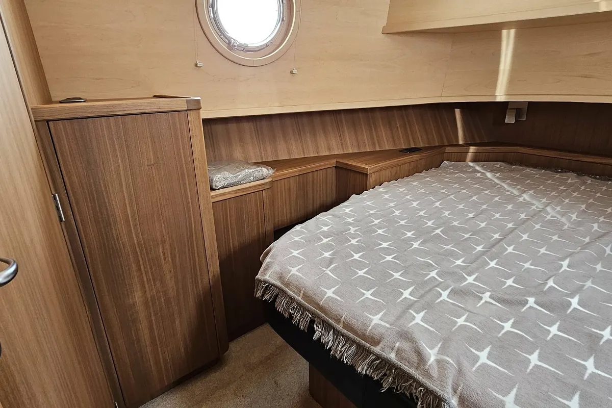 Van Den Hoven Executive 1700 136