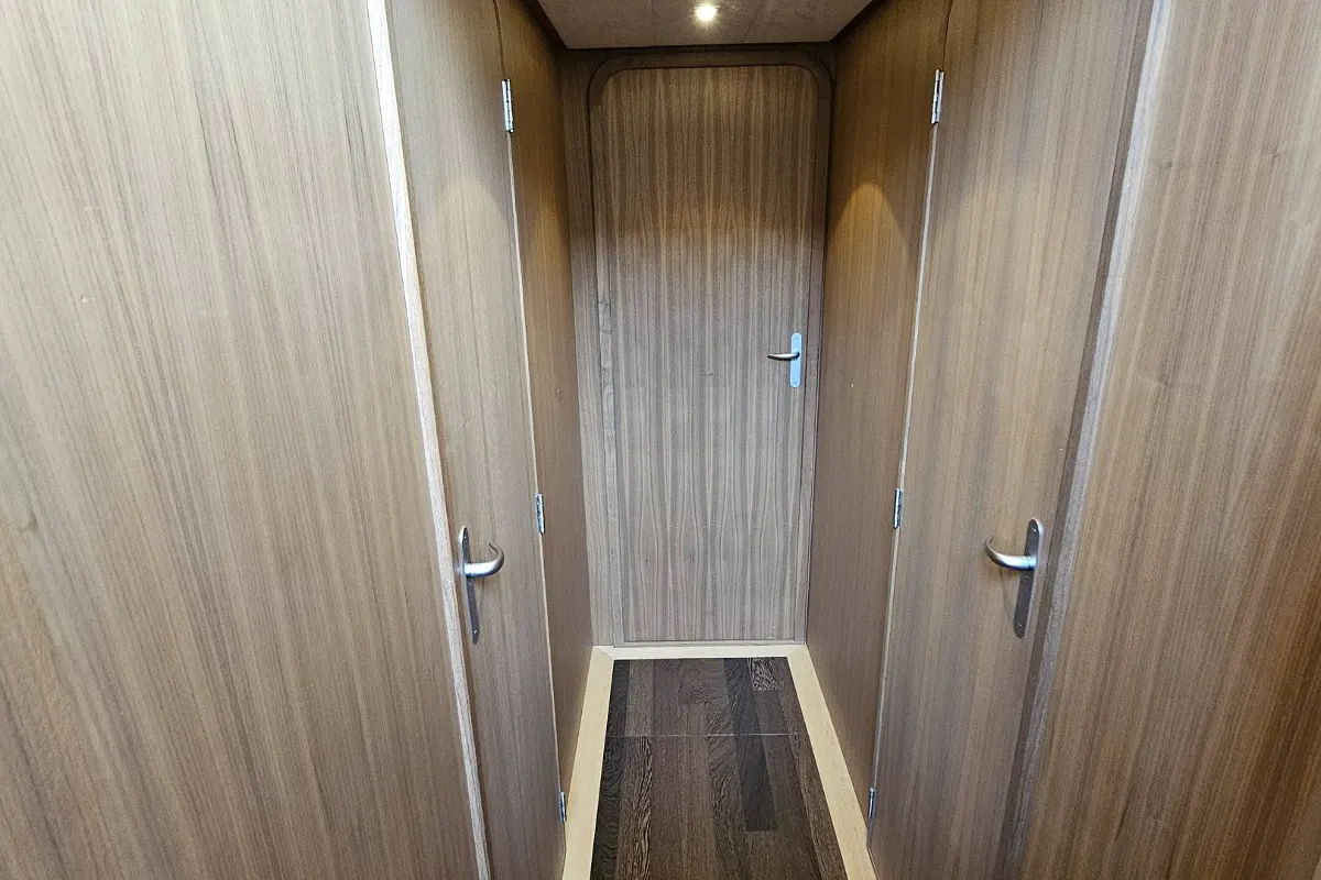 Van Den Hoven Executive 1700 144