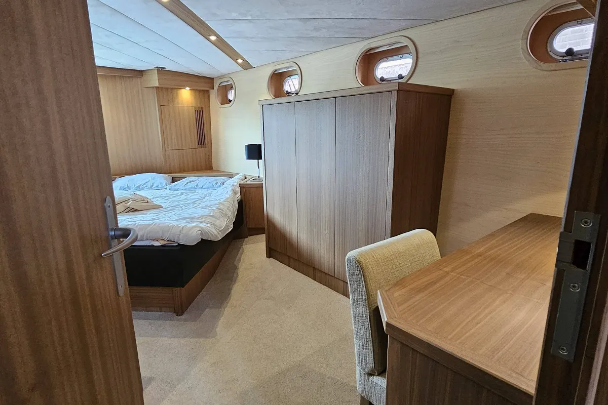 Van Den Hoven Executive 1700 147