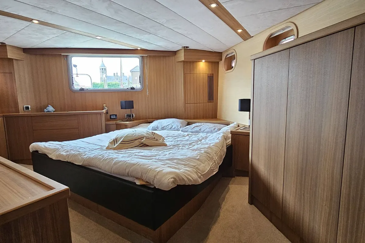 Van Den Hoven Executive 1700 148