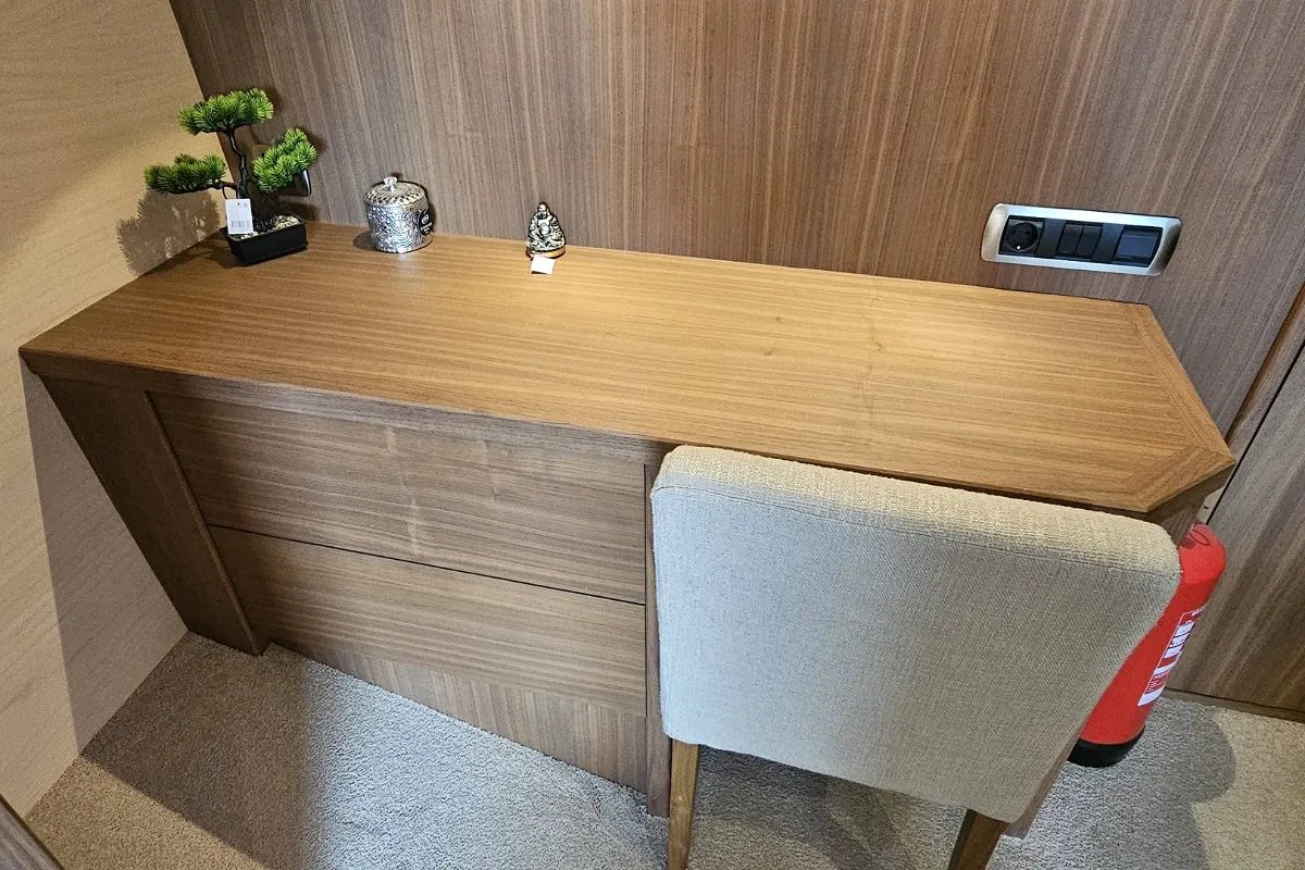 Van Den Hoven Executive 1700 152