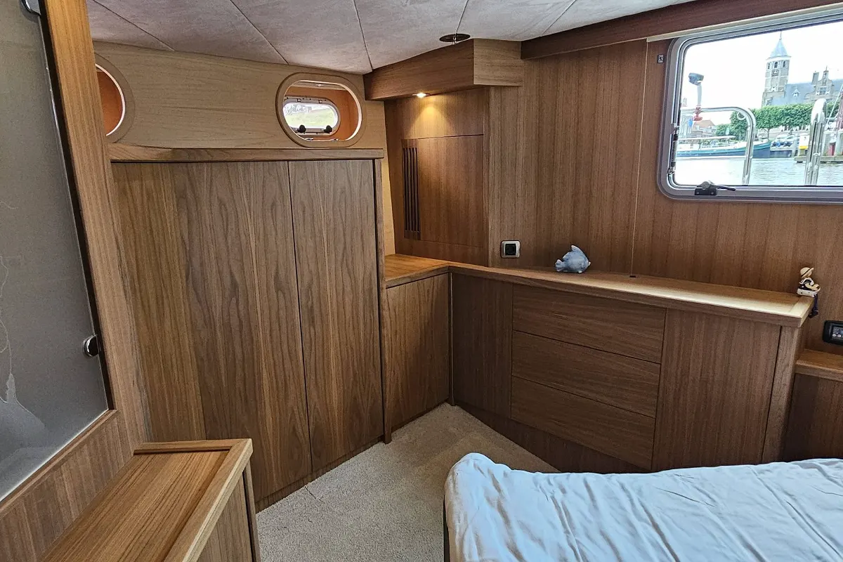 Van Den Hoven Executive 1700 155