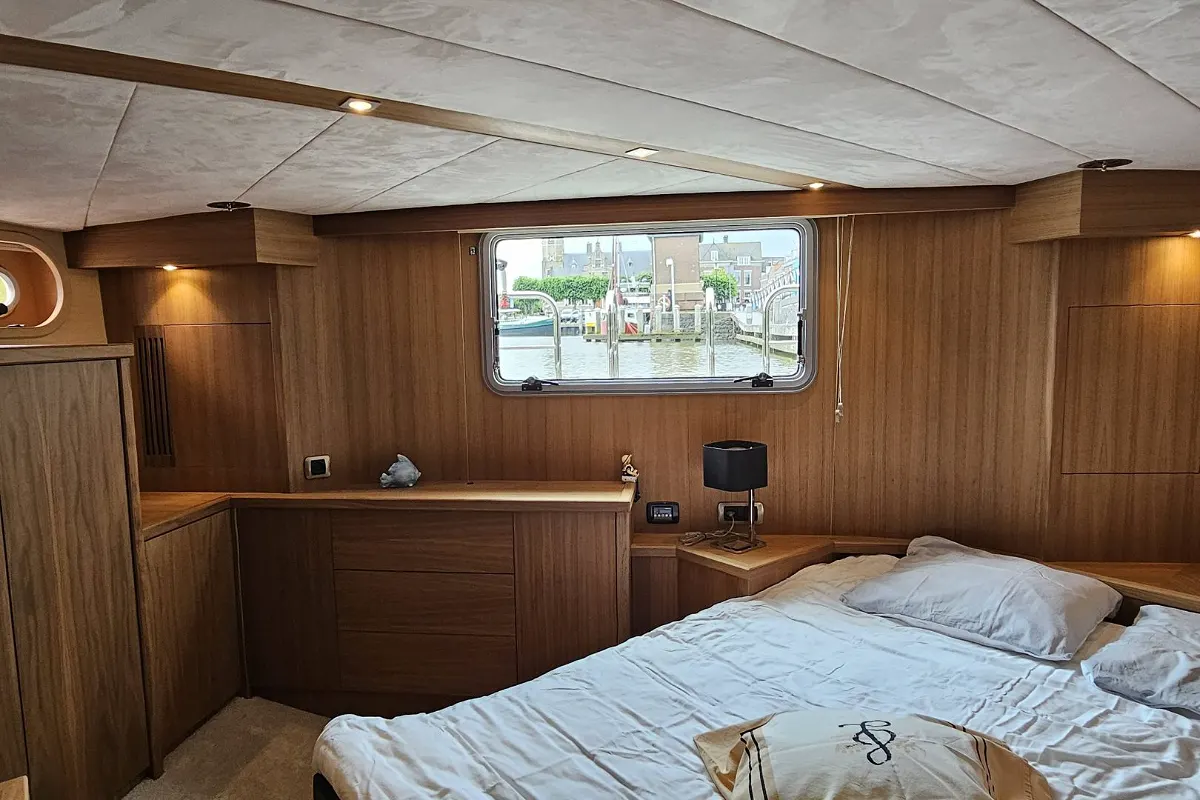 Van Den Hoven Executive 1700 156