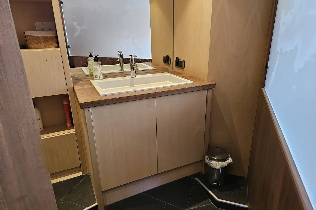 Van Den Hoven Executive 1700 160