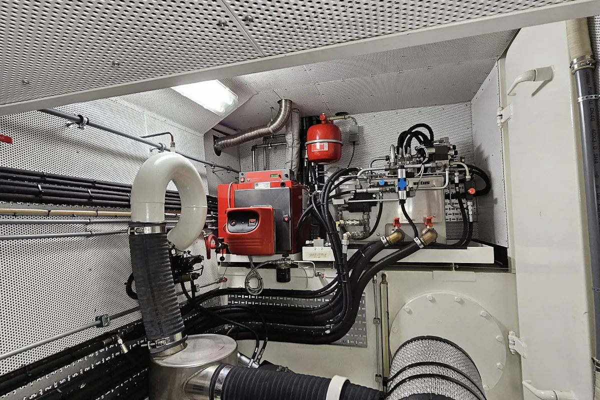 Van Den Hoven Executive 1700 189